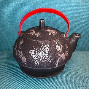 New personal sized cast iron teapot